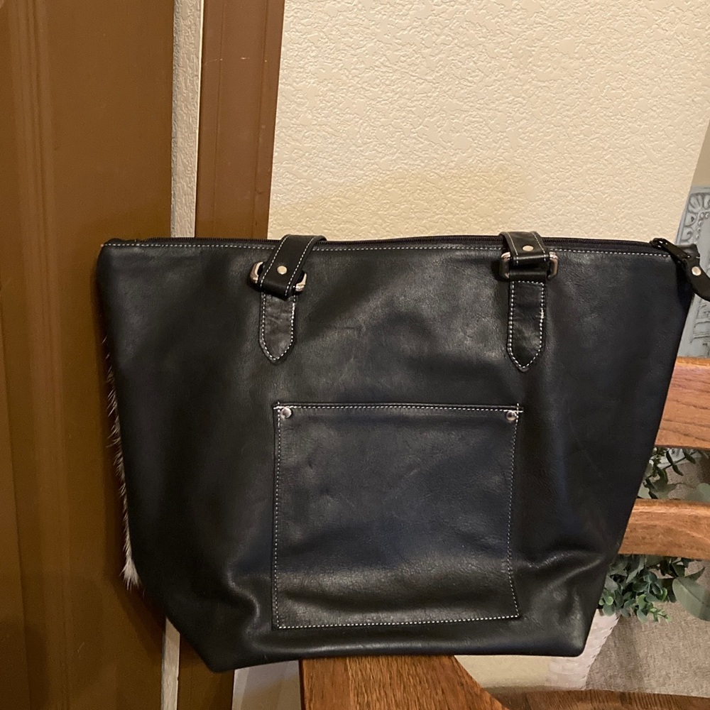 Crimson Willow Getaway Tote w/Dust Bag Like New! - Picture 3 of 8